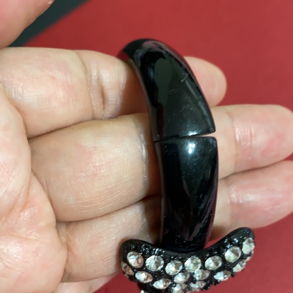 🖤Crystal Ribbon 🎀 hinged bracelet - Picture 5 of 11